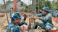 Military - civilian bond amidst stormy weather in Son Hoa